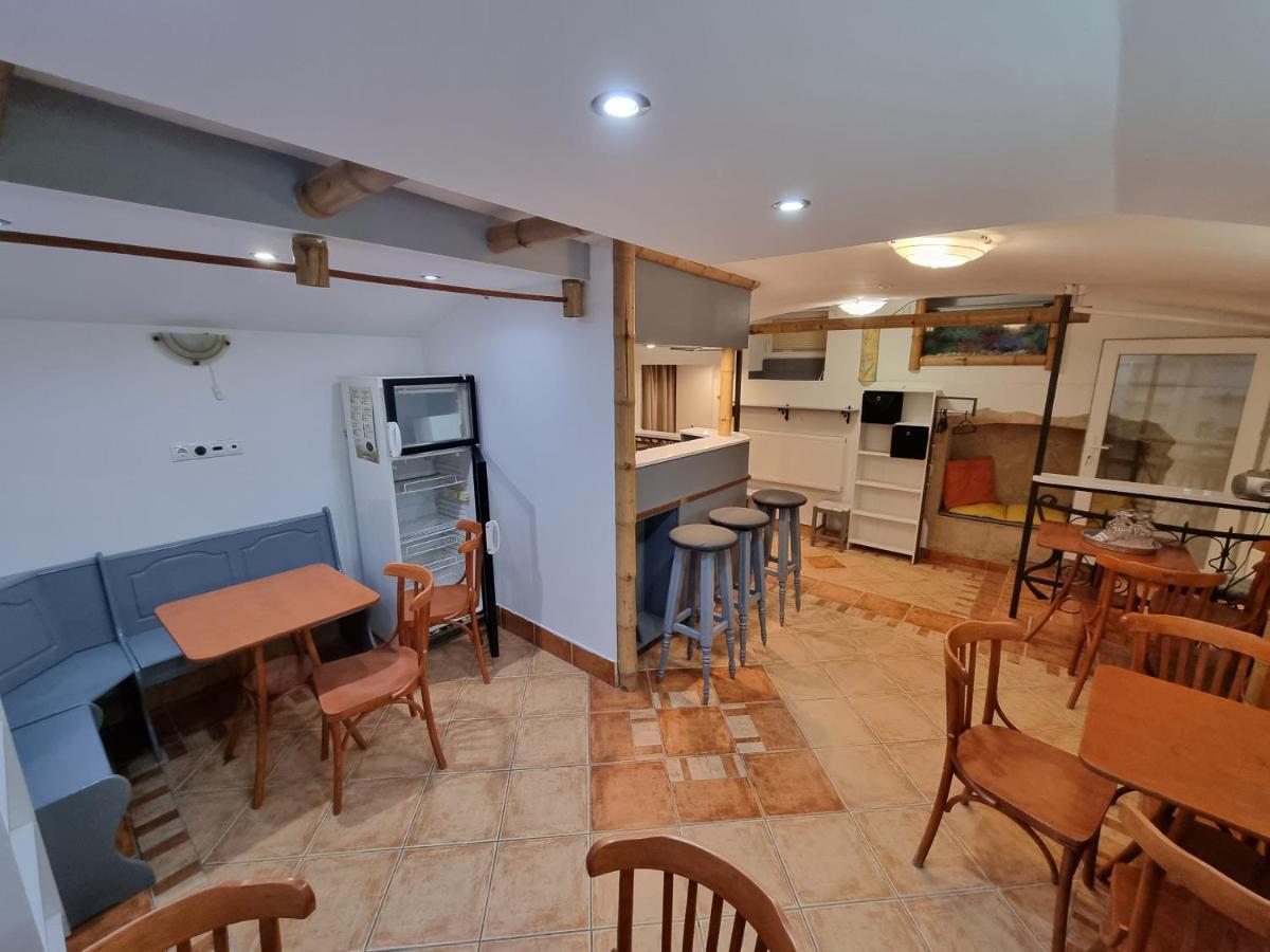 Centrum Wellness Hostel 德布勒森 外观 照片