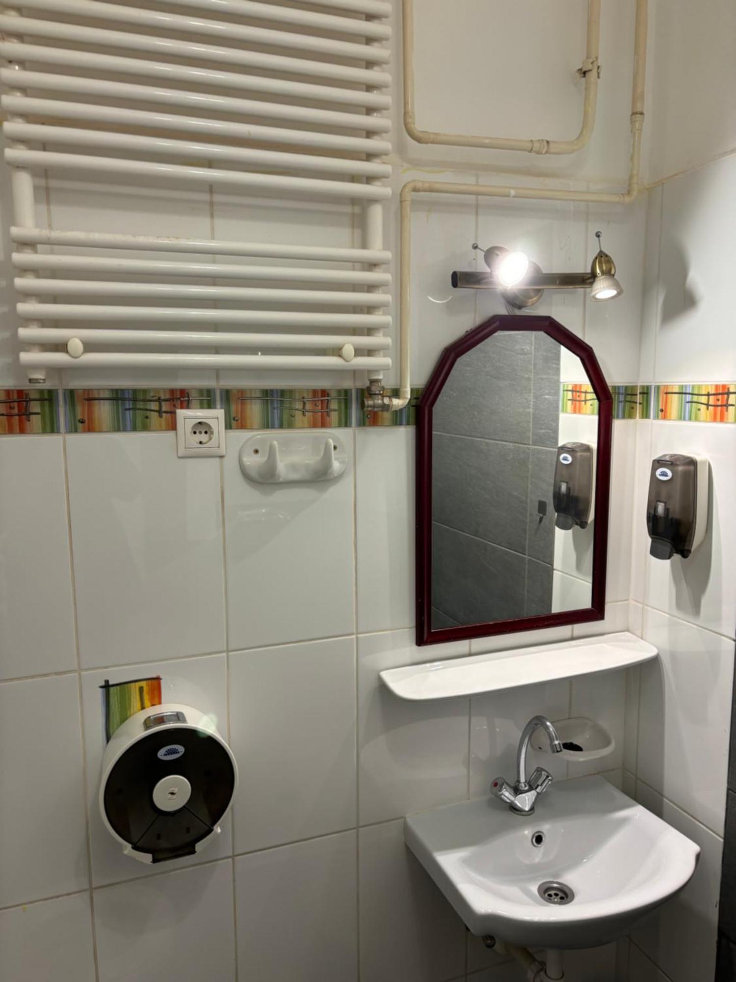 Centrum Wellness Hostel 德布勒森 外观 照片